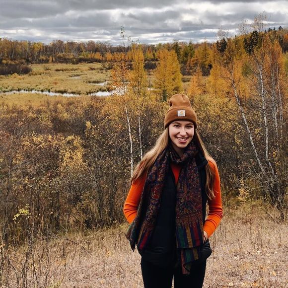 Meet your Posher, Gaby - Picture 1 of 1